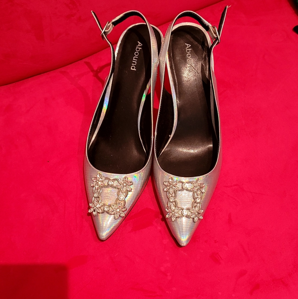 Abound Silver Iridescent Jeweled Pumps – Size 9